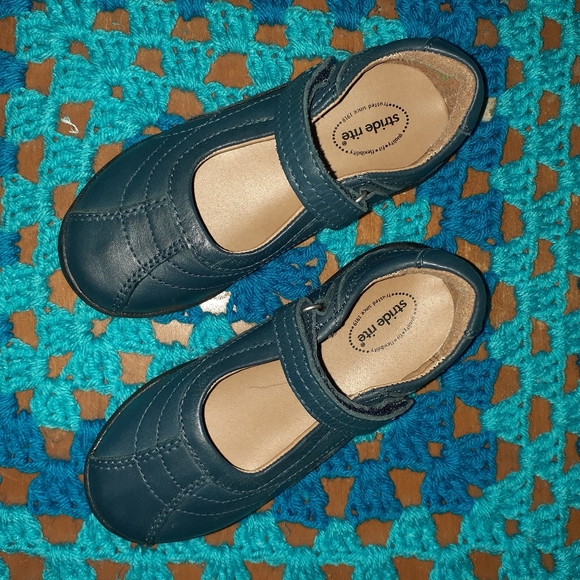 wide mary jane shoes